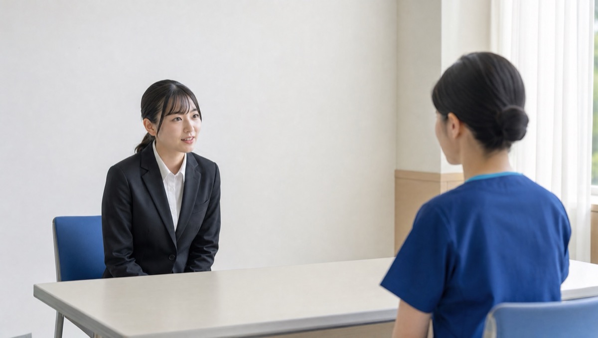 面接官視点でメモを取る手元のイメージ
